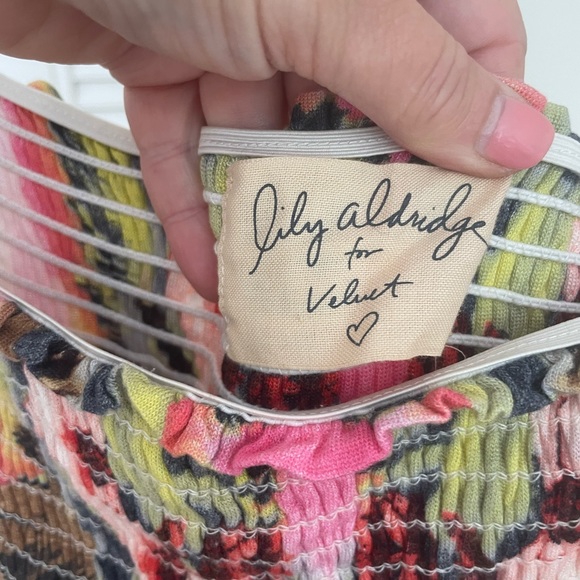 Beautiful maxi dress designed by Lily Aldridge for velvet. Floral design - Picture 5 of 8